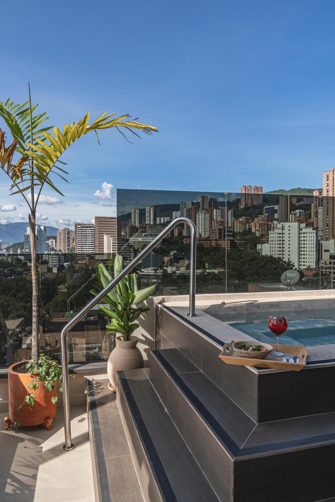 Golden Valley Hotel Medellin Exterior photo